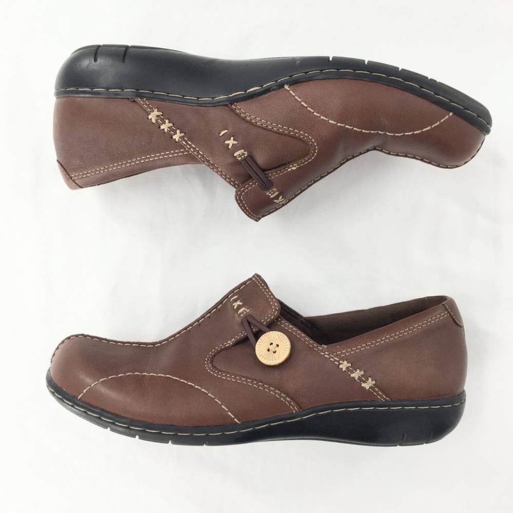 Clarks Womens Shoes 35063 Bendables Brown Leather Clogs W/Button Decor Sz 8M - Picture 5 of 9